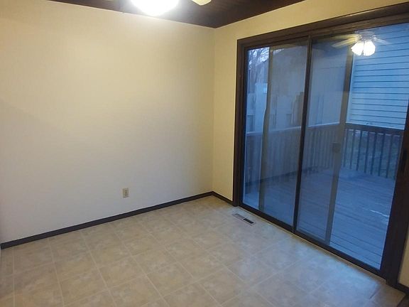 5th image of 569 Rosanne Ln