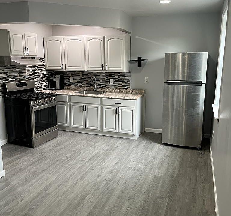 1st image of 947 E 211th St #3