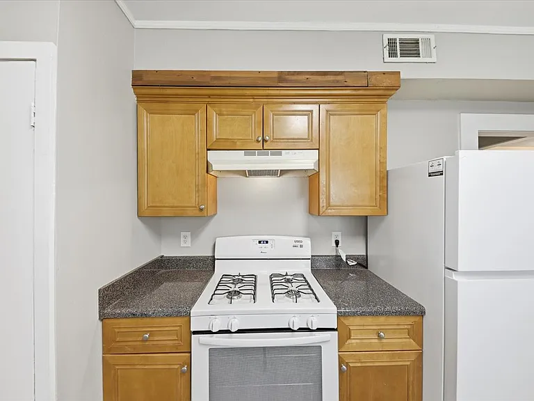 225 Addington Dr NW — Photo 6