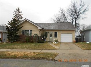 7216 267th St, Glen Oaks, NY 11004