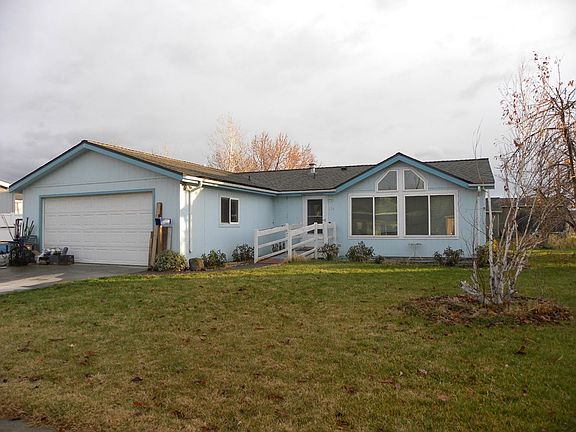 2nd image of 114 SE Pepperidge Pl
