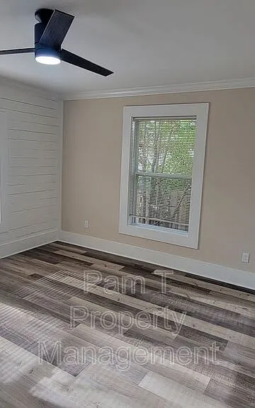16 Helmken St — Photo 9