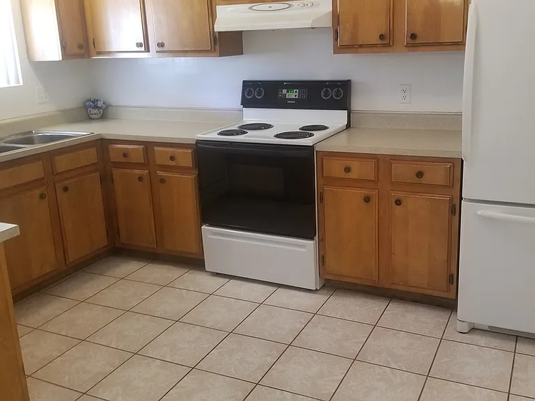 7833 S Phillips Ave — Photo 2