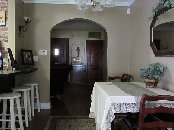 Dining Room & Snack Bar