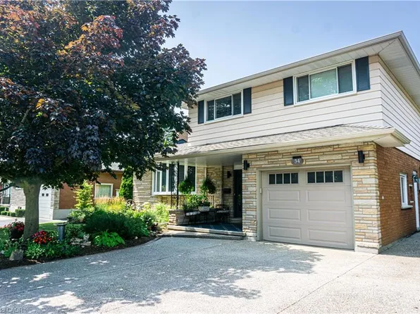 34 Strathcona Cres, Kitchener, ON N2B 2W6