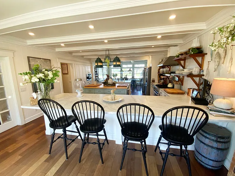 221 Ocean Dr — Photo 7