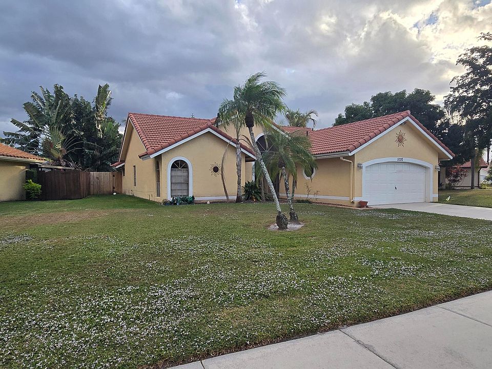 2nd image of 5320 Helene Circle