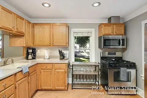 Charming 3-Bed Gem with Hardwood Floors in Saint Louis Park! — Photo 3