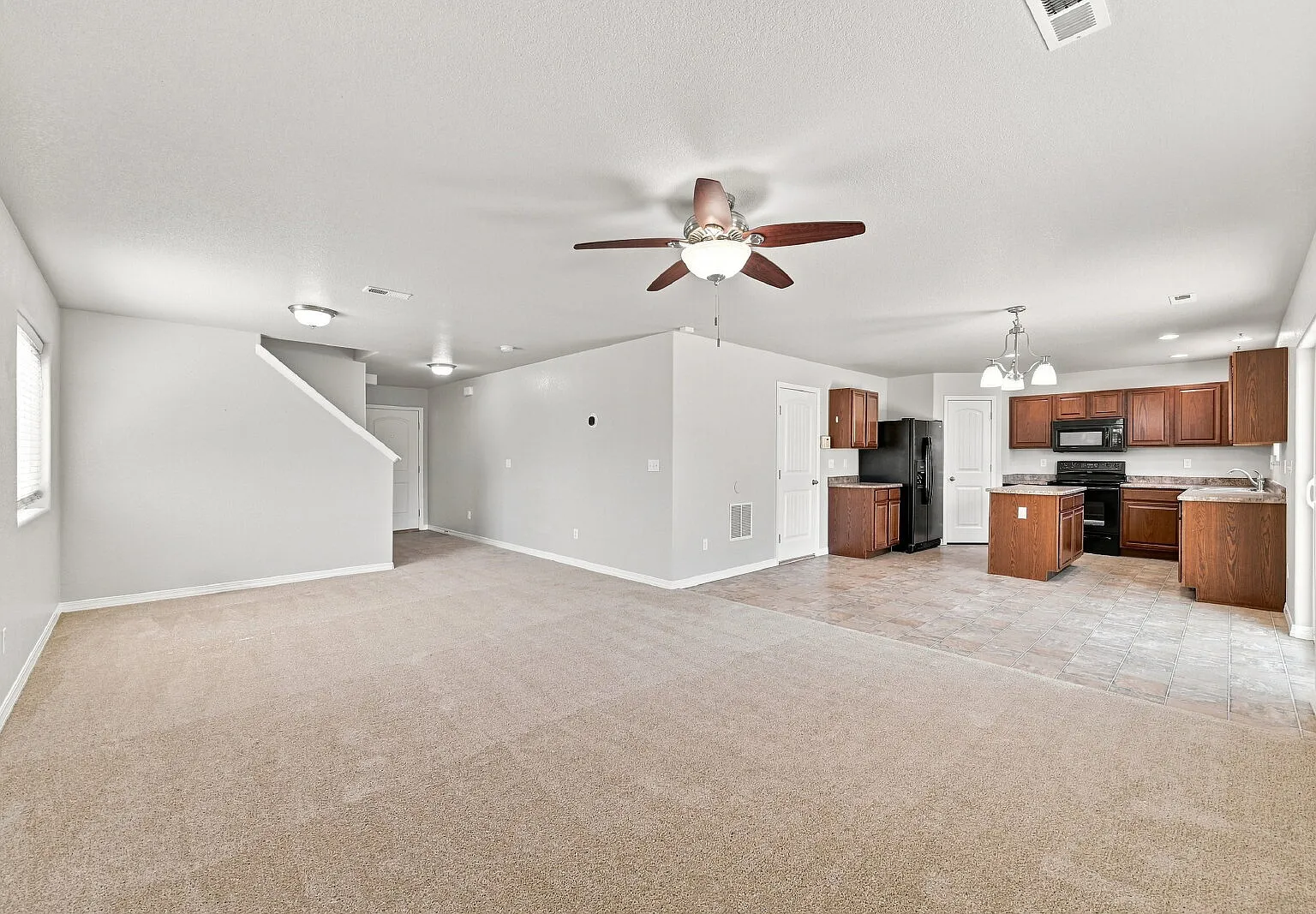 3 bed, 2.5 bath, 1972 sqft, $2,255 — Photo 2