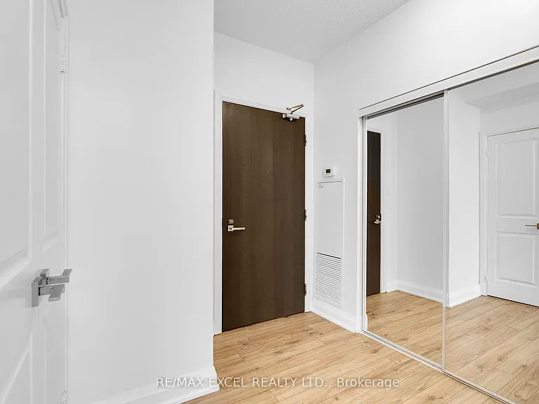 7161 Yonge St #625 — Photo 13