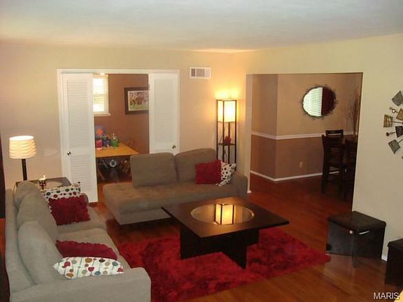 2nd image of 60 Wildwood Ln