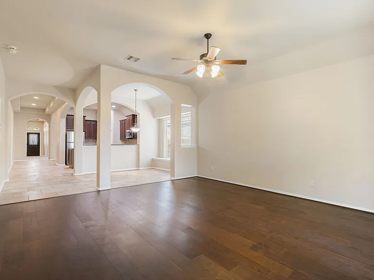 8710 White Crown — Photo 9