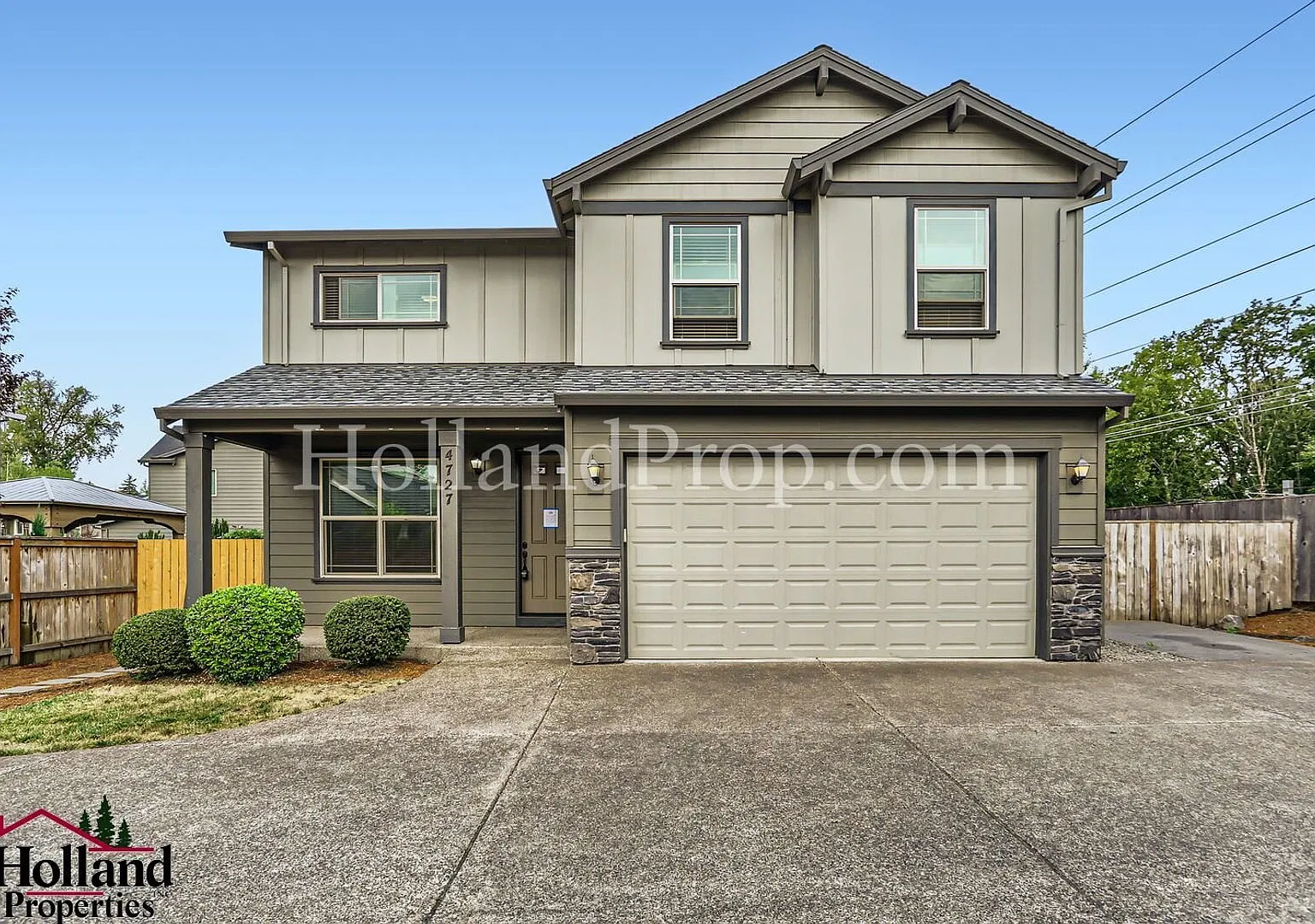 Spectacular 4-Bedroom Single-Family Home with Modern Central AC! — Photo 1