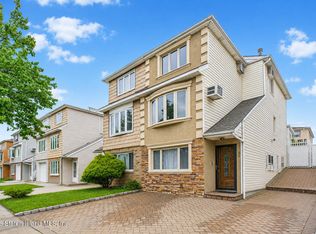 190 Sandalwood Dr, Staten Island, NY 10308