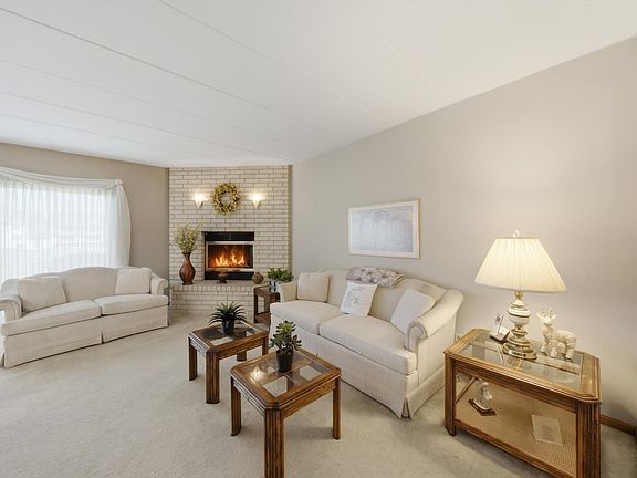 4th image of 15712 Old Orchard Ct Unit 1S