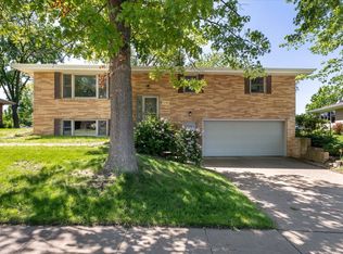 3190 Saint Anne Dr, Dubuque, IA 52001