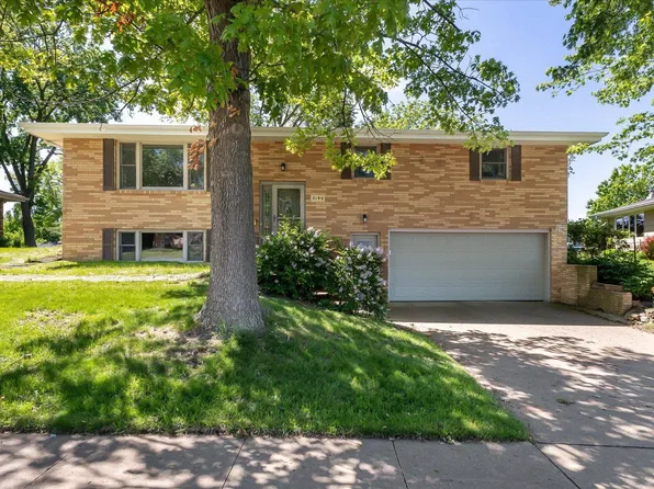 3190 Saint Anne Dr, Dubuque, IA 52001