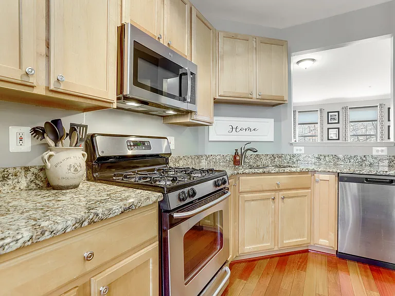 141 Martin Ln — Photo 15