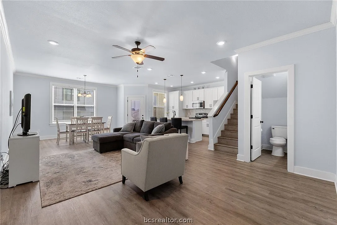 4 bed, 4.5 bath, 1857 sqft, $2,900 — Photo 1
