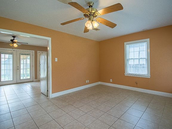 4th image of 4102 Oak Ave