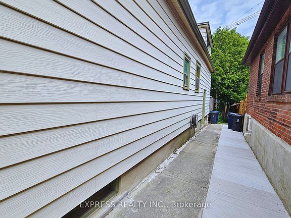 4th image of 9 Bryant Ave