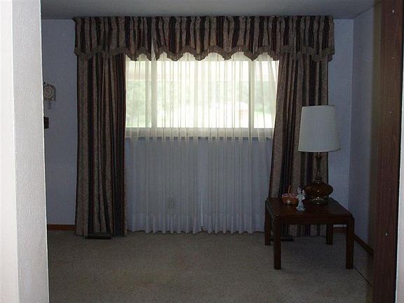 3rd image of 391 Vindale Dr