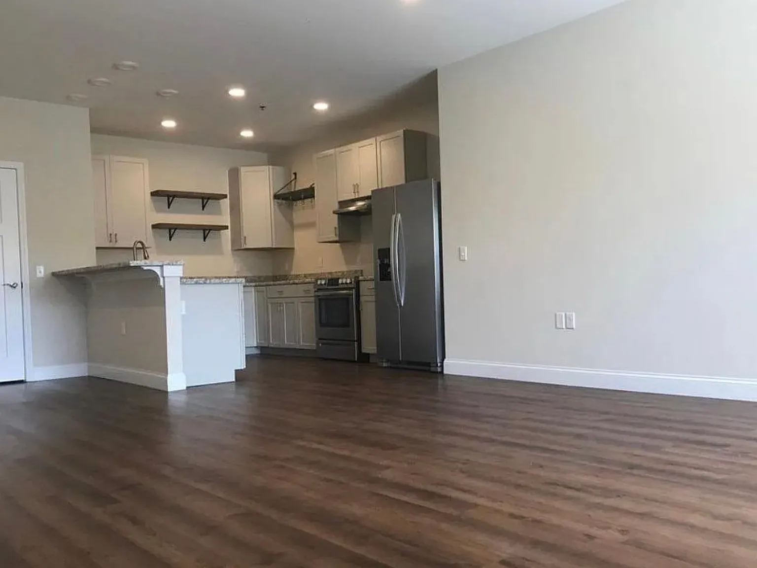 2 bed, 1044 sqft, $1,850 — Photo 3