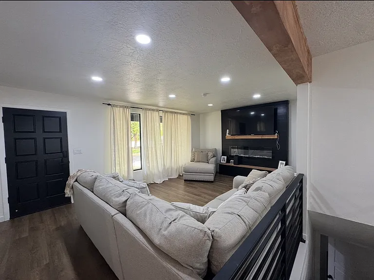 2981 W Tivoli Ln — Photo 3