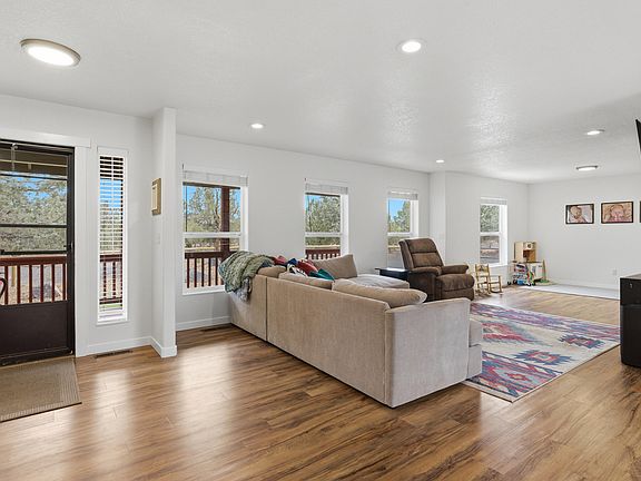 5th image of 4444 NE 40th St