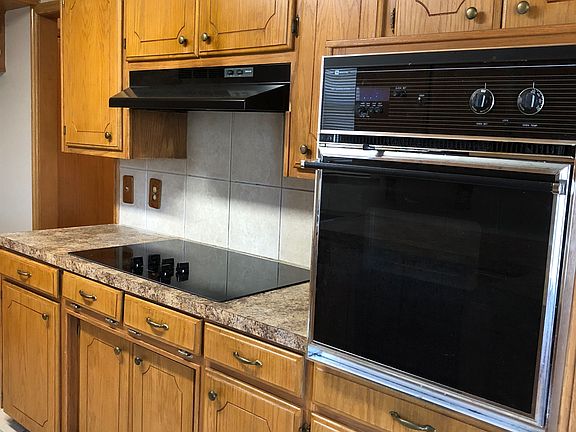 Updated kitchen. New Cooktop