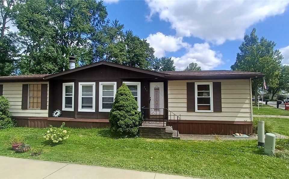 1st image of 215 Hickory Cir
