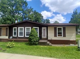 215 Hickory Cir, Elyria, OH 44035