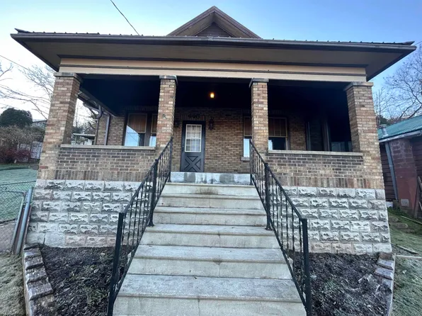 446 Walnut St, Grafton, WV 26354