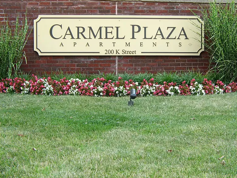 Carmel Plaza — Photo 1