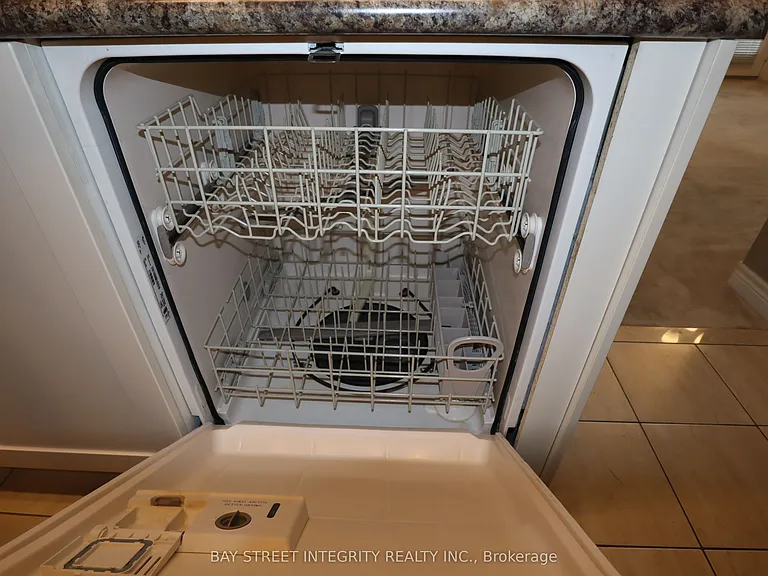 2435 Greenwich Dr #39 — Photo 23