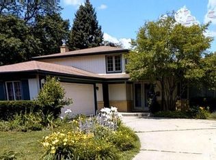 762 E Mill Valley Rd, Palatine, IL 60074