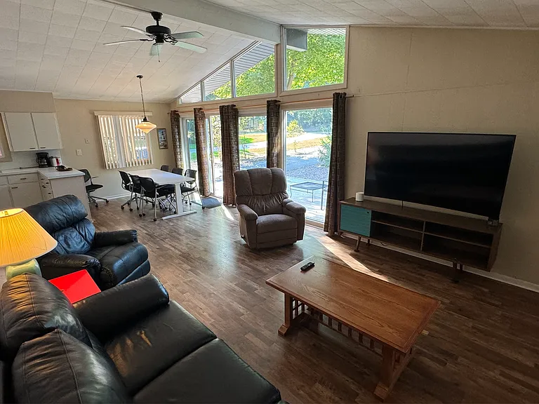 2500 Lakefront Dr — Photo 12