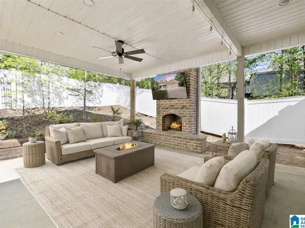 39 Robinwood Dr, Remlap, AL 35133