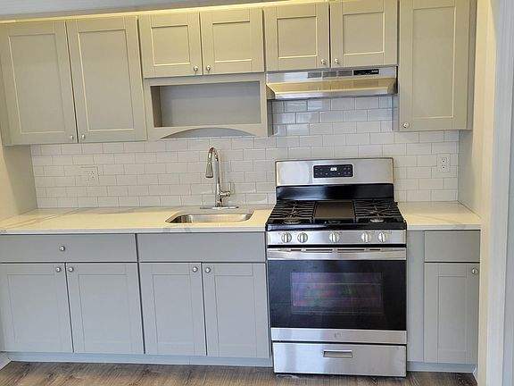 New kitchen with quartz counter
