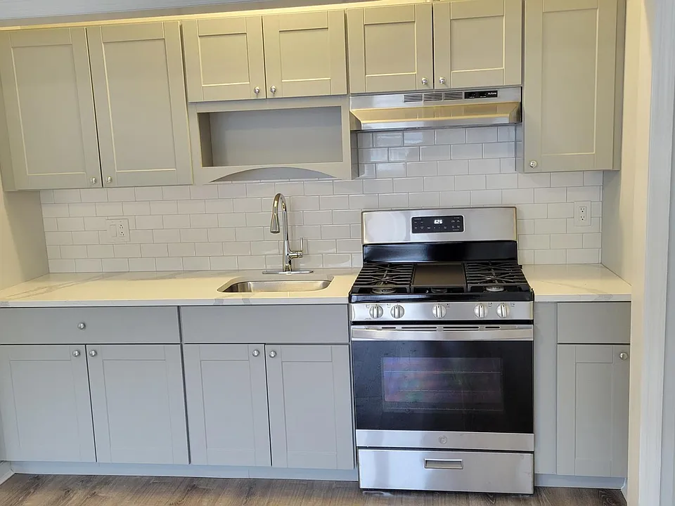 New kitchen with quartz counter