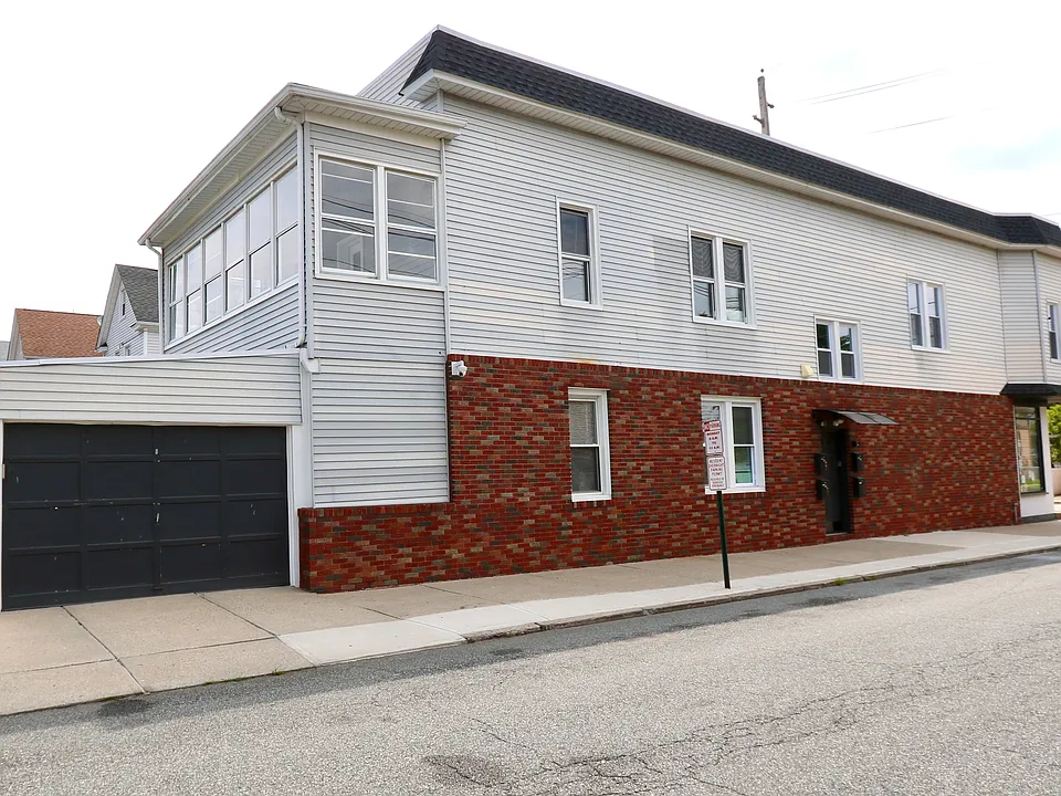 59 Locust Ave #1R
