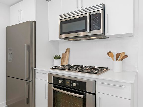 4th image of 2080 Broadway W #374