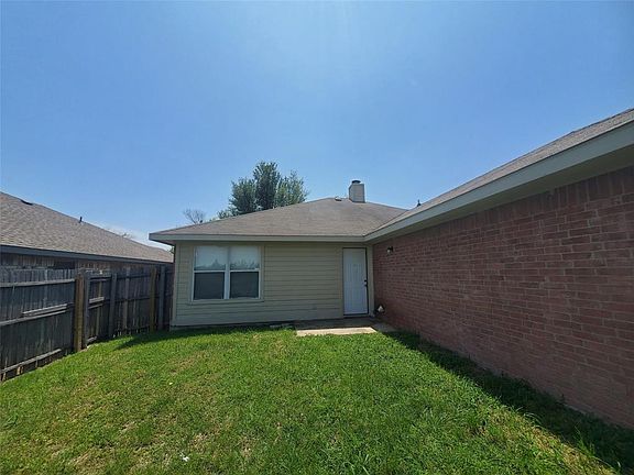 3rd image of 1029 Glencrest Dr