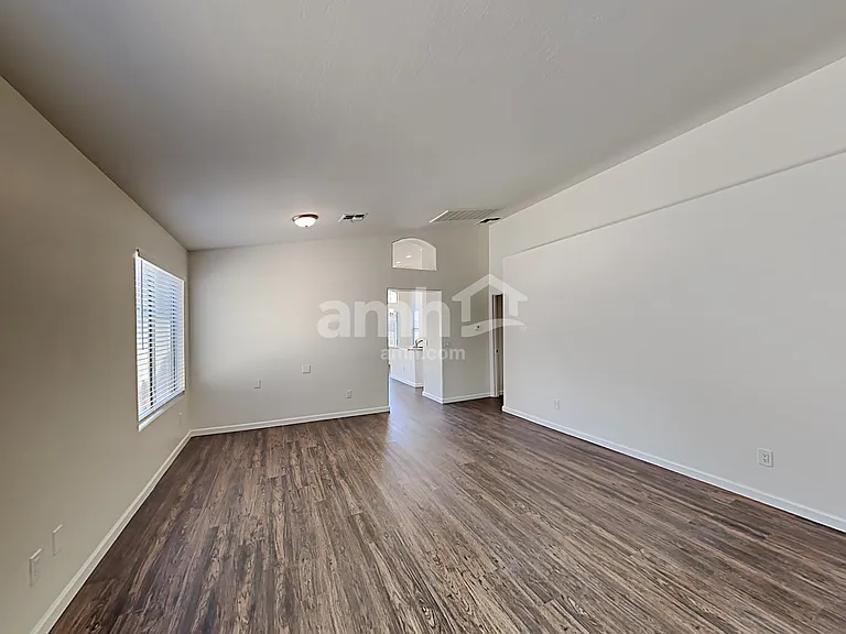 15848 W Jefferson St — Photo 8