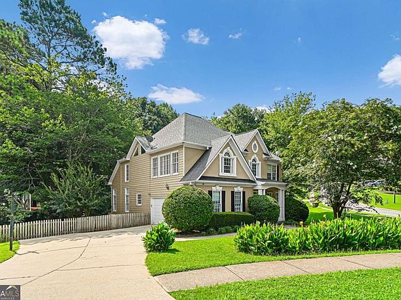 2nd image of 1014 Deer Hollow Dr