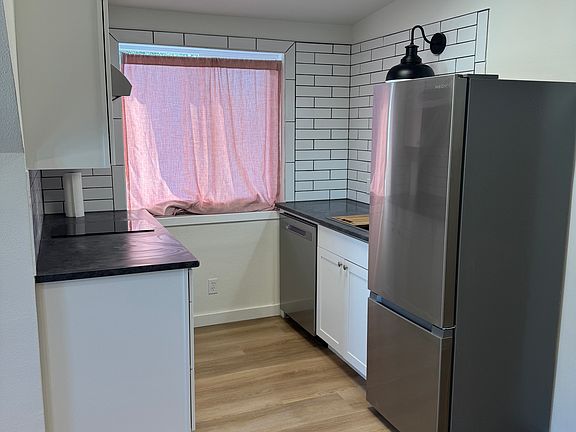 4th image of 205 E 38th St #A