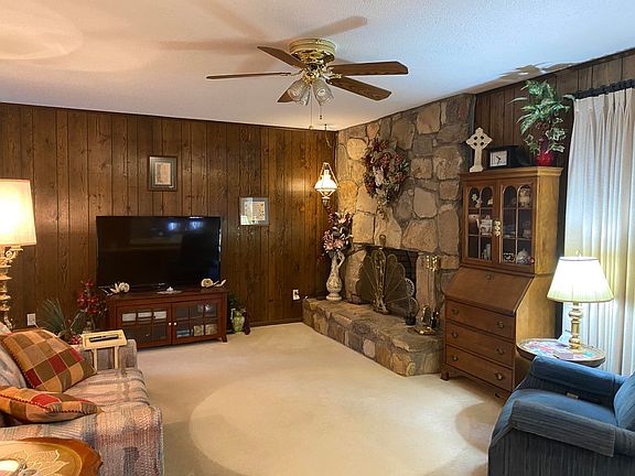3rd image of 527 Keller Dr