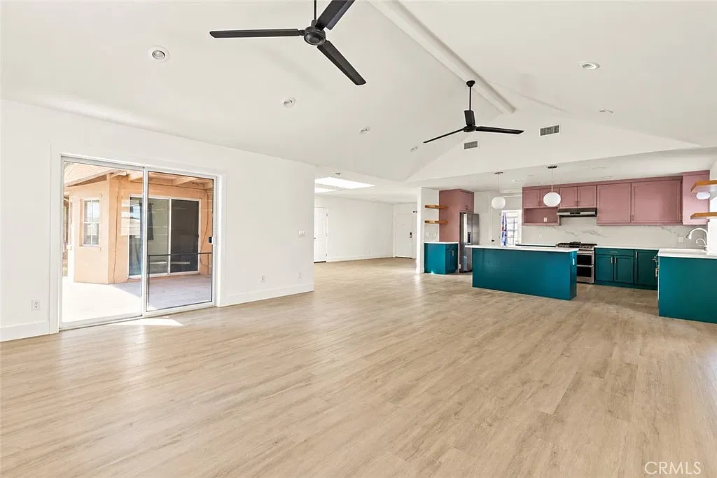 3 bed, 1860 sqft, $4,800 — Photo 2