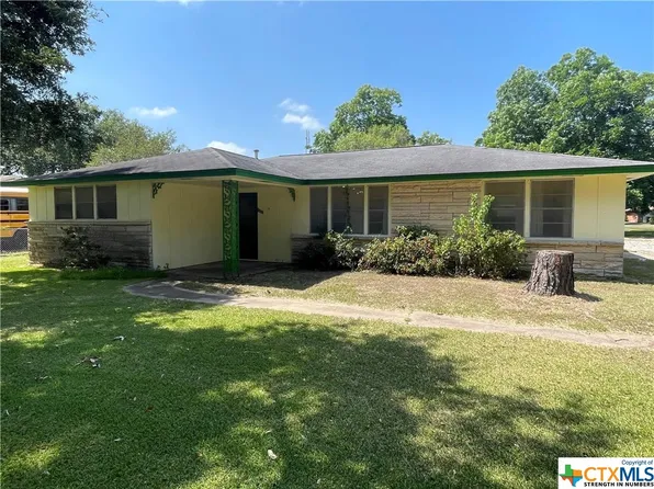 1404 W Norris St, El Campo, TX 77437