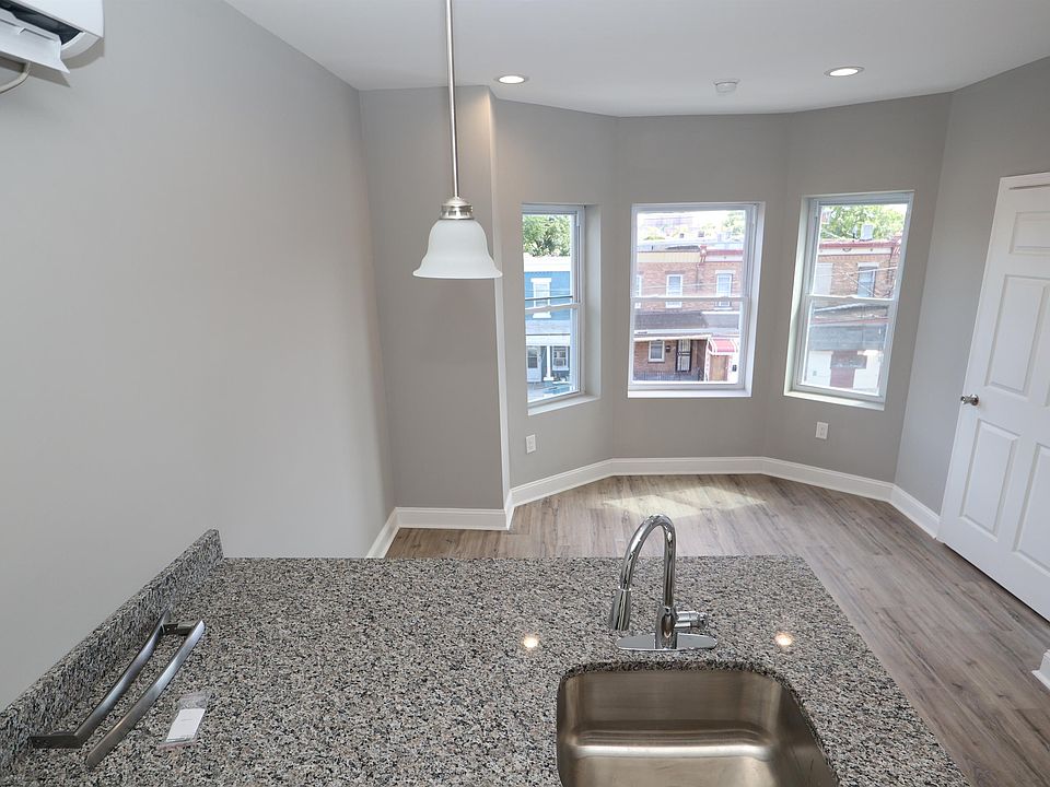 1st image of 6147 Vine St #3